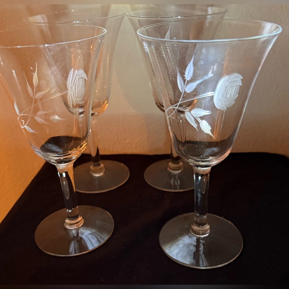 4 Rose etched wine glasses. 7”H  9oz vintage MCM